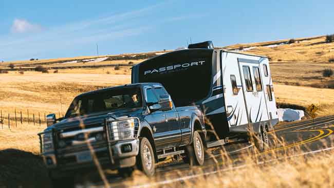 7 Best Tips: How to Safely Towing a Travel Trailer