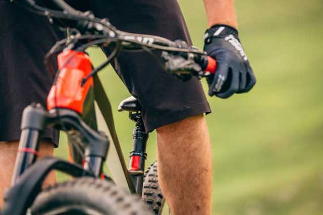 8 Tips for Beginner Mountain Bikers: Apply The Brakes Slowly